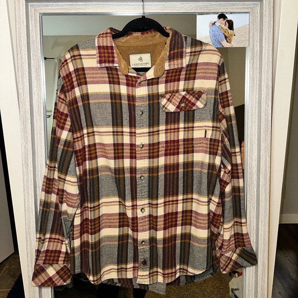 Legendary Whitetails Other - Men’s legendary whitetail flannel button up